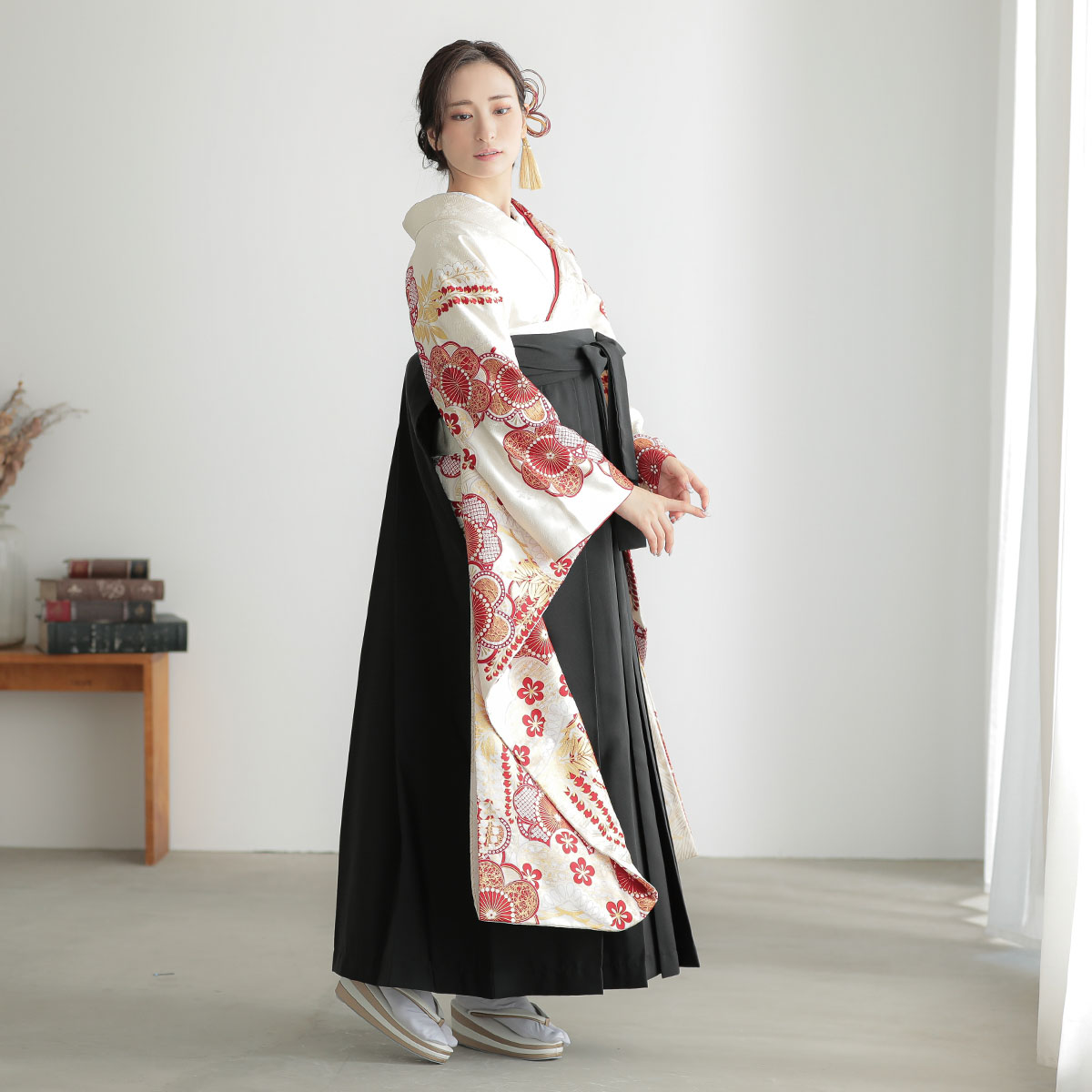 振袖袴： R2107最高峰絞り染元「滝泰」白 疋田鹿の子絞り 紅梅に