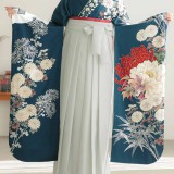 振袖 袴 フルセット 2種類 振袖袴： R2114 鉄紺 菊牡丹に笹│ 袴レンタル │ 京都着物レンタル夢館