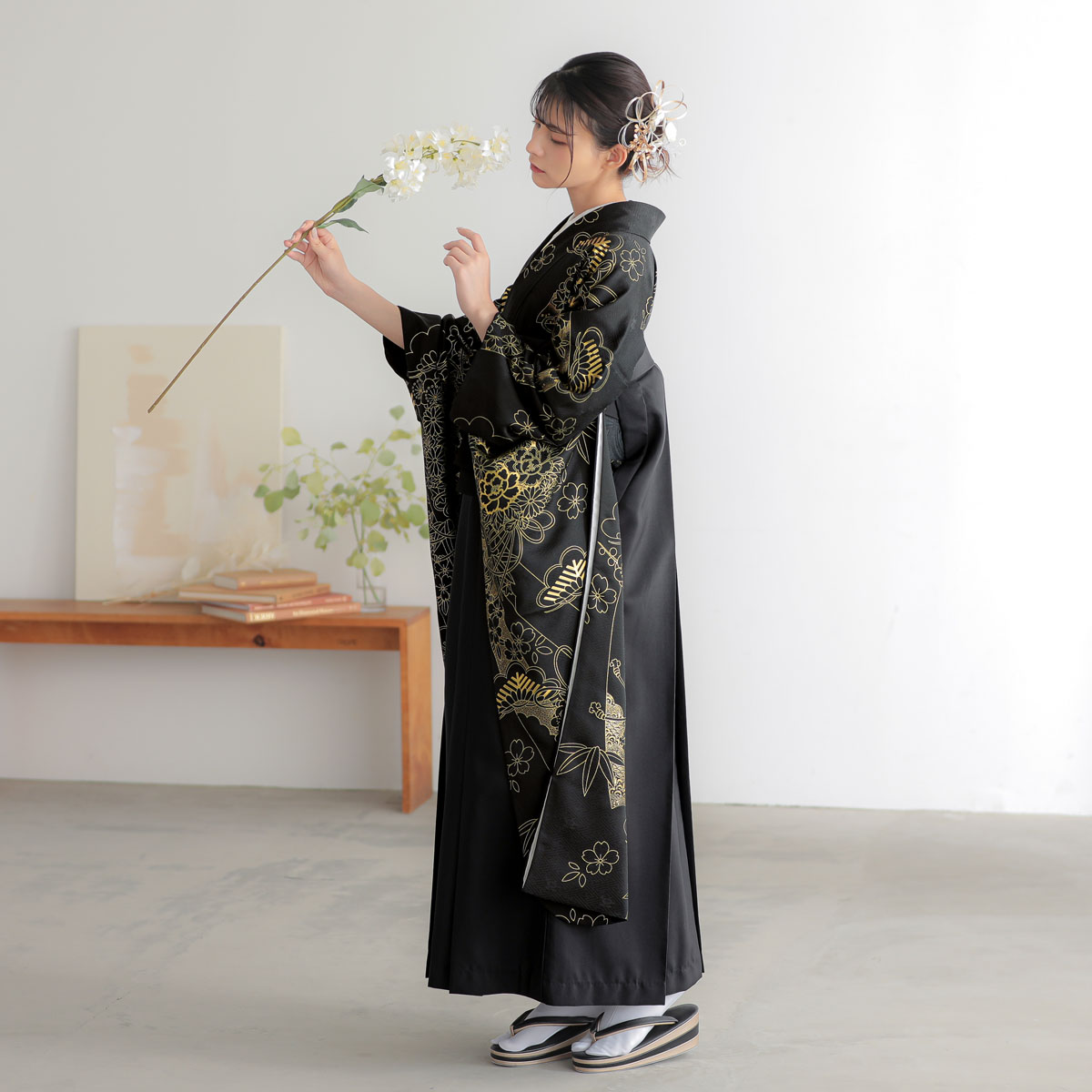 振袖袴： カランコエR2118黒 金箔花薬玉熨斗│ 袴レンタル