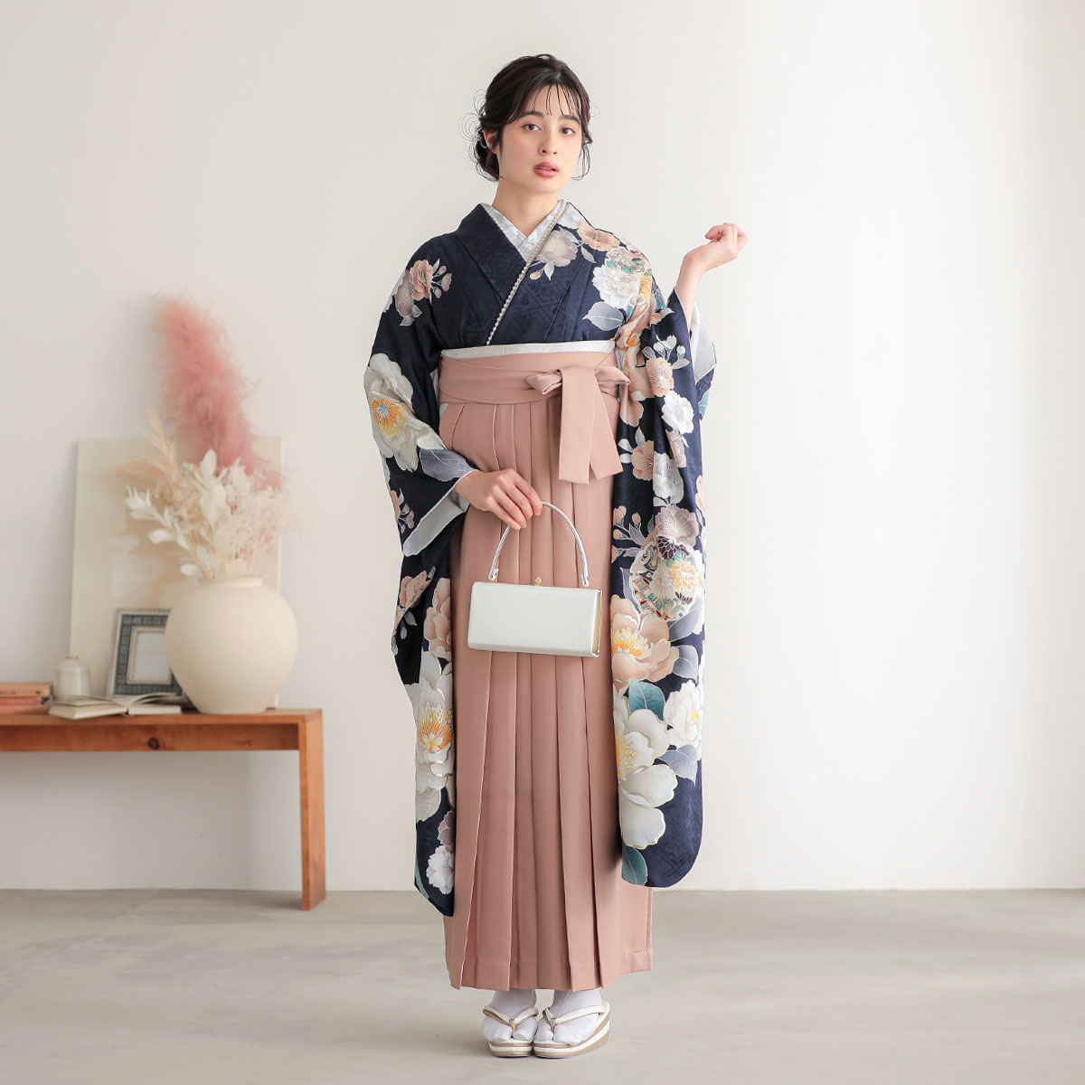 刺繍　相良刺繍　雪輪　うさぎ　花びら　小紋　着物　025w 雪輪にうさぎ柄の着物 洗えるポリエステル着物 着物 文山染工 通販