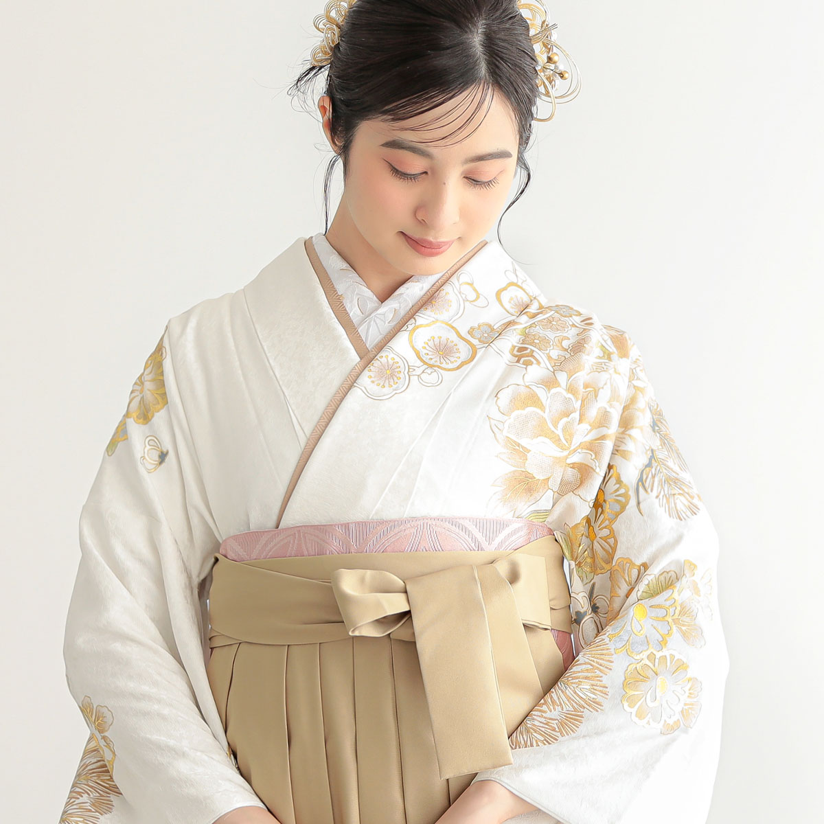 振袖袴： R2134白金 牡丹に松竹梅│ 袴レンタル │ 京都着物レンタル夢館