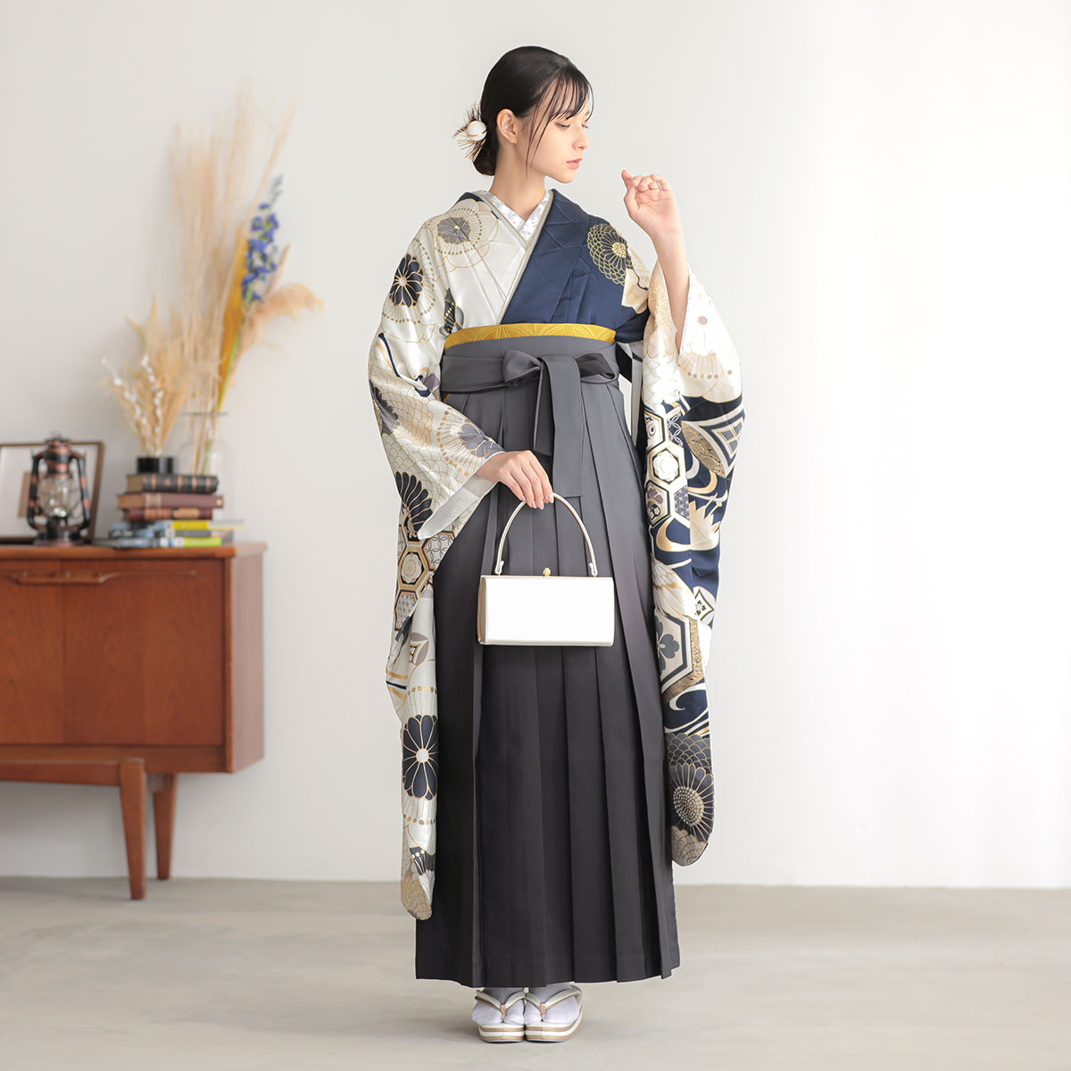 振袖袴： PreciousR2176紺x白 翔鶴に菊│ 袴レンタル │ 京都