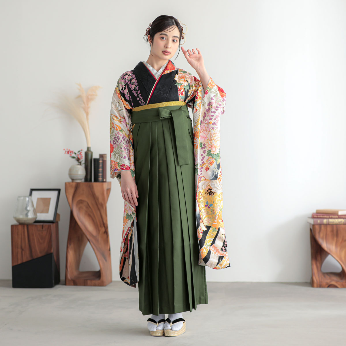 振袖： R2187相良刺繍 黒 牡丹と鶴に扇面熨斗