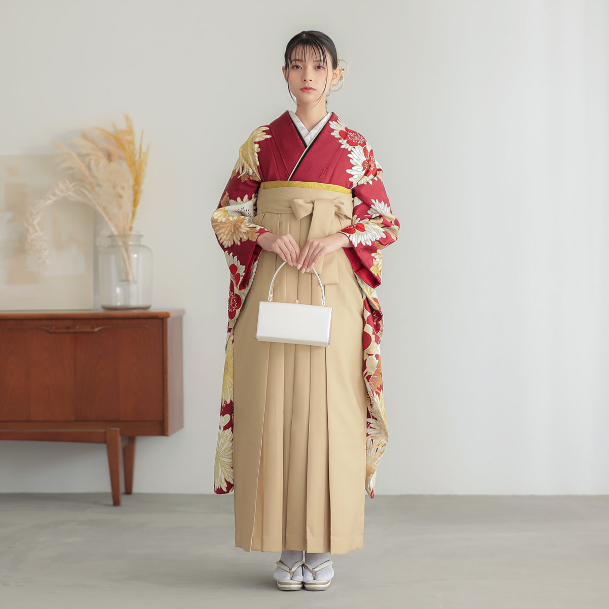 振袖袴：星乃夢奈 R2209 赤 梅に菊│ 袴レンタル │ 京都着物レンタル夢館
