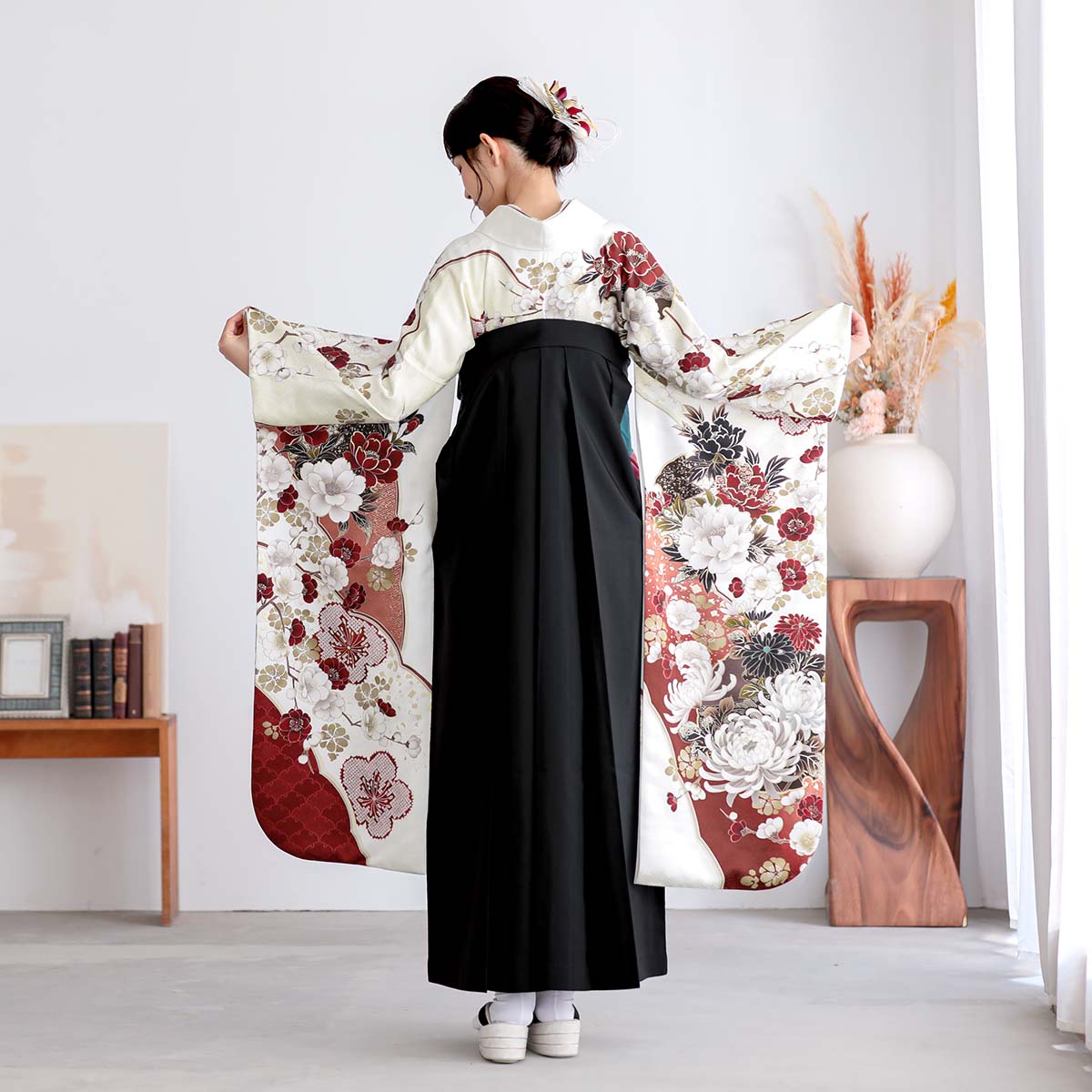振袖袴： SACRAR2235白 菊牡丹に桜 雪輪│ 袴レンタル │ 京都着物