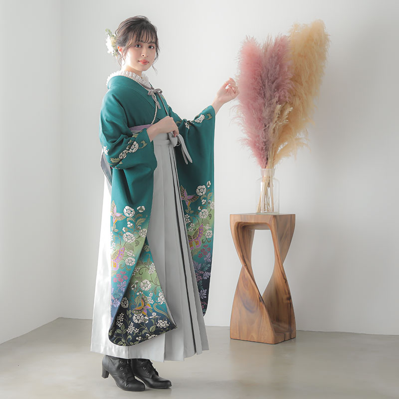 振袖 グリーン　花と蝶柄　必ず商品説明読んで下さい！値段交渉します！ 格安モード系 エメラルドグリーン 蝶々柄 シンプル かっこいい 目立つ
