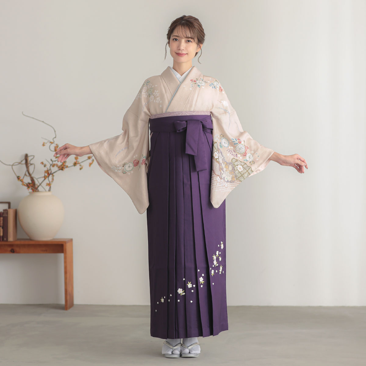 先生袴：H1041 桂由美 薄ピンク 金通し辻が花風 雲型に松川菱│ 袴 