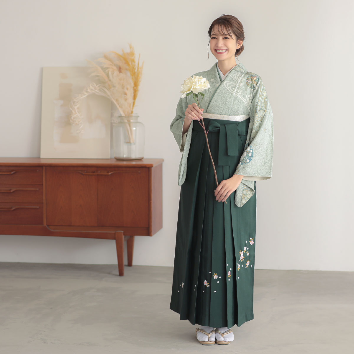 先生袴：H1046 桂由美 薄緑のりこぼし 丸文に道長取り│ 袴
