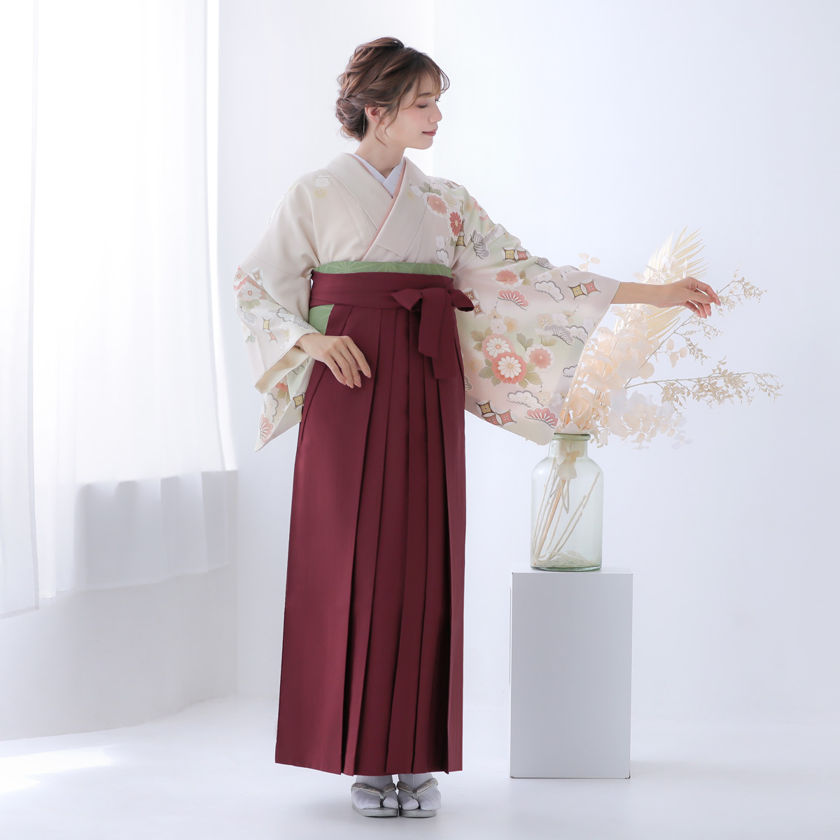 先生袴：H1321 ジャパンスタイル ピンクベージュ 菊花丸文に松と