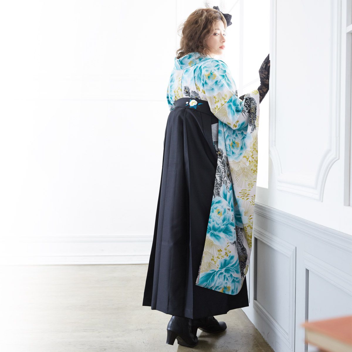 時代物　五つ紋黒鶴と花の刺繍 1124 袴単品：P214-LL黒×後ろ椿刺繍│ 袴レンタル │ 京都着物