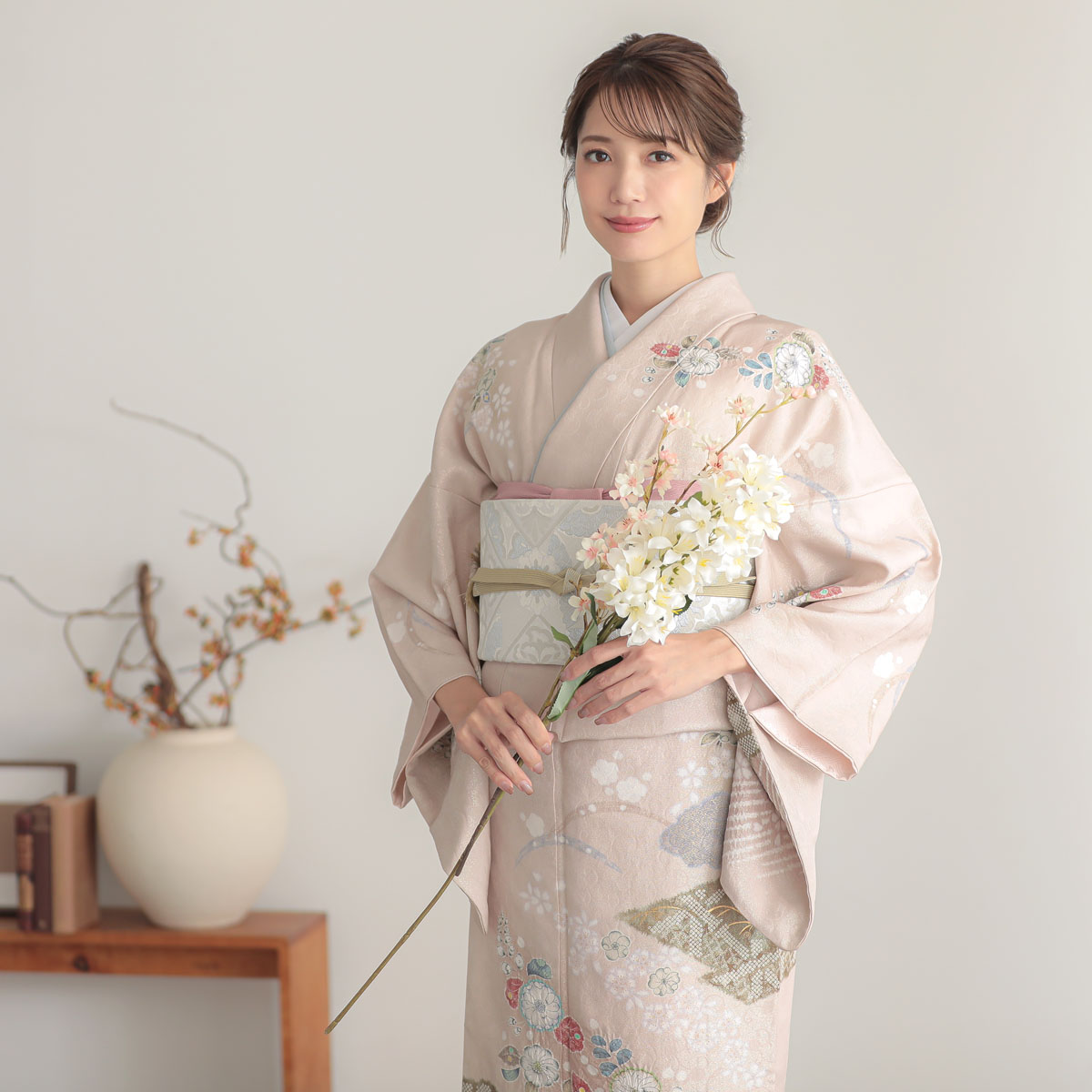 訪問着:H1041 桂由美 薄ピンク 金通し辻が花風 雲型に松川菱 訪問着:H1041 桂由美 薄ピンク 金通し辻が花風 雲型に松川菱