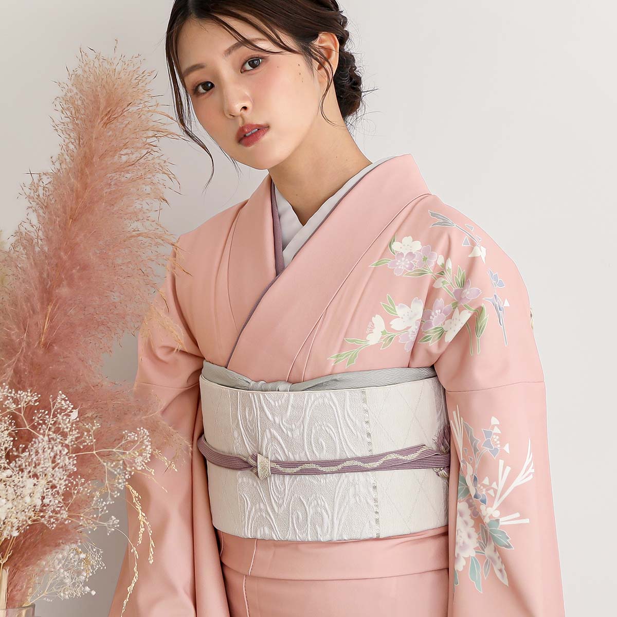 薄いサーモンピンク 小紋 着物 セオα 訪問着：H1418 サーモンピンク×薄紫 桜に牡丹| 訪問着レンタル │ 京都