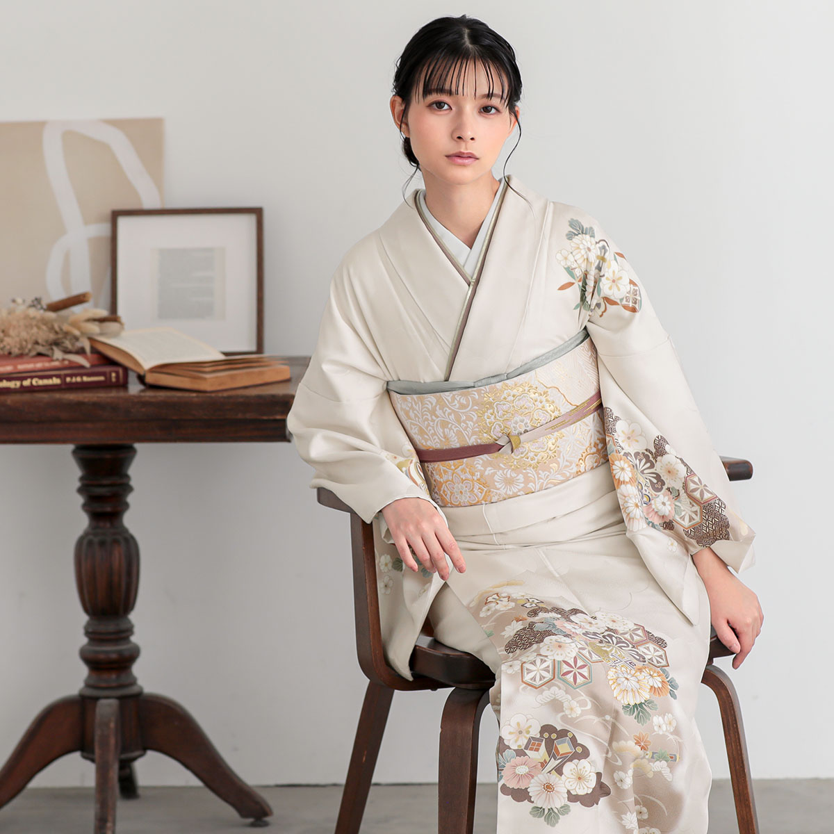 訪問着　横段　鶴　吉祥文様 訪問着：H1436 ホワイトベージュ 吉祥文様| 訪問着レンタル │ 京都