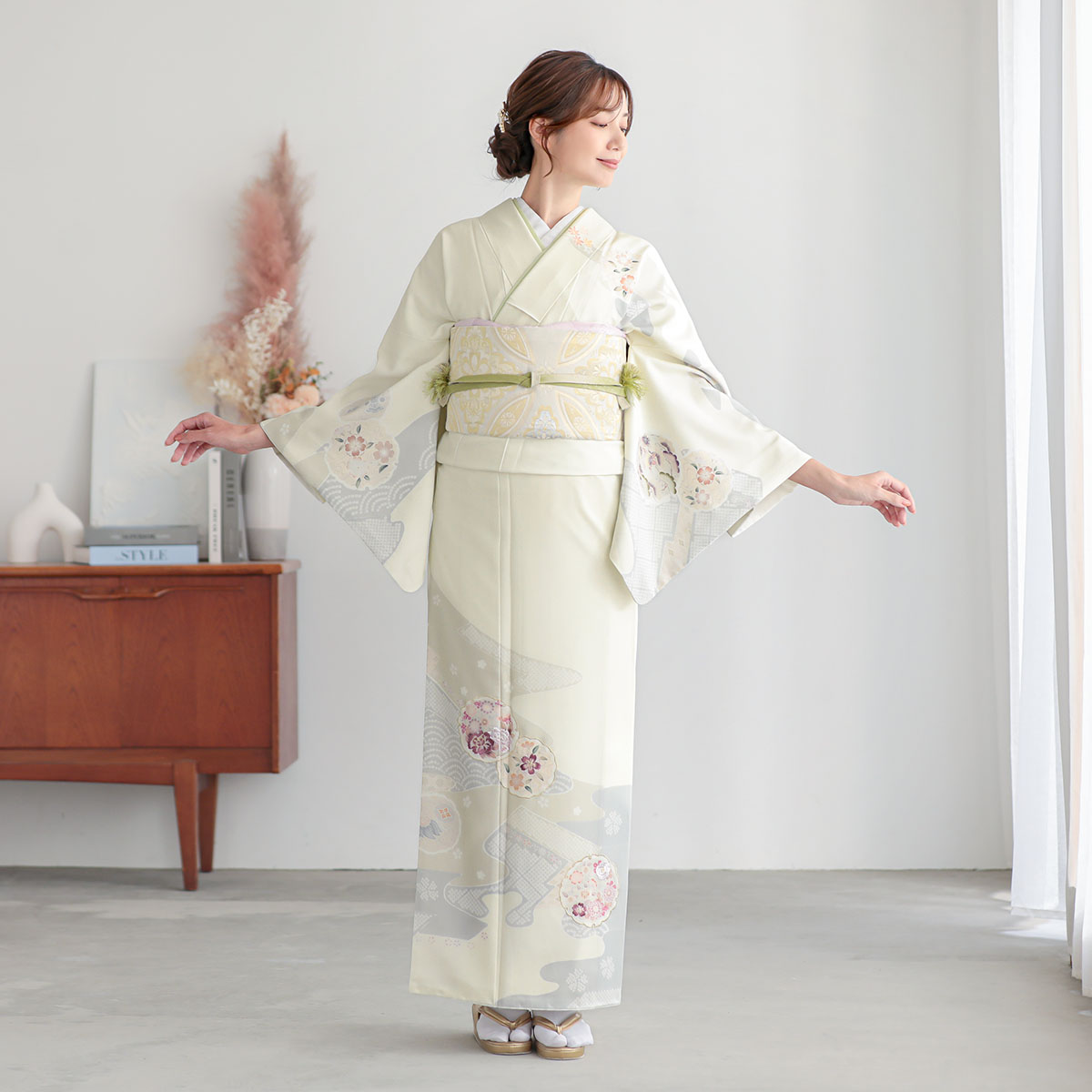 ★専用まとめ★ 主婦の友100年きもの宝典―きものの花咲くころ、再び 訪問着：H1494 若草クリーム 霞に雪輪取りと花々(H1495)| 訪問着