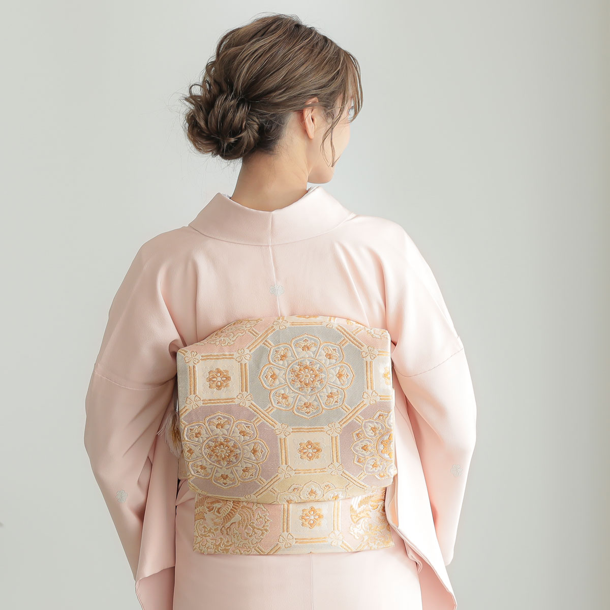 色留袖：E272 薄ピンク 流れ熨斗に貝桶 四君子| 色留袖レンタル