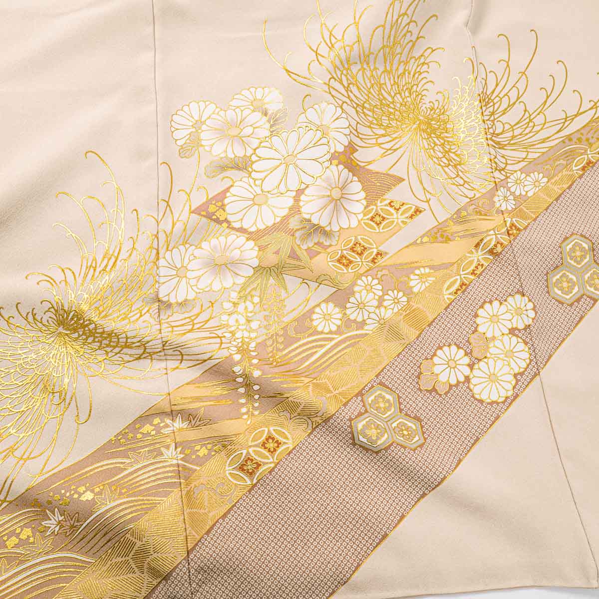 【極美品】京都四条高倉「塚喜商事」京紅型染 淡いベージュ色「和更紗文様」 銀座【B-4021】染一ッ紋 訪問着 淡い土器色 鬘帯と枝垂れ桜の図 :身丈