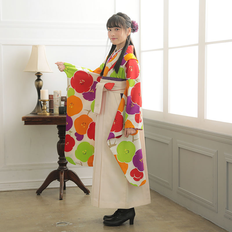 小学生袴✨️一度使用✨️美品✨️定価29999円 小学生袴:A150 紅一点 クリーム カラフル梅│ 袴レンタル │ 京都着物