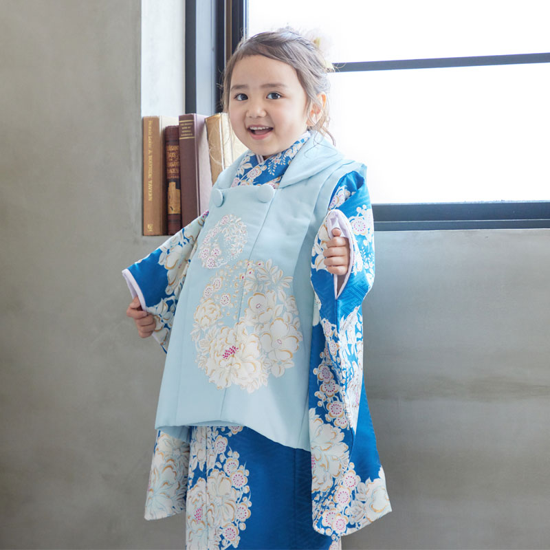 七五三被布 : NATURAL BEAUTY K072 【三歳女児被布】水色 椿に梅 七五三被布 : NATURAL BEAUTY K072 【三歳女児被布】水色 椿に梅