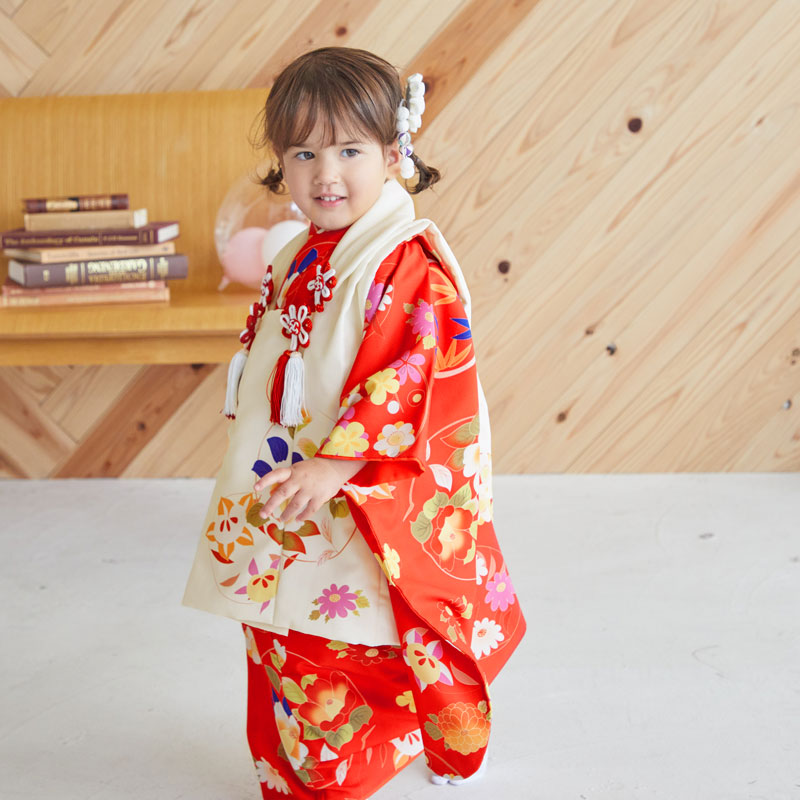 七五三被布 : Shikibu Classic K081 【三歳女児被布】白×赤 椿に橘の花