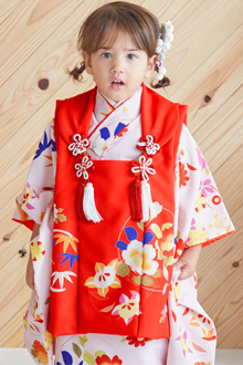 七五三被布 : Shikibu Classic K081 【三歳女児被布】白×赤 椿に橘の花