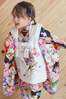 508ag70□七五三 七歳 女児 着物&袋帯&長襦袢 金彩 毬 白□状態良好 508ag70□七五三 七歳 女児 着物&袋帯&長襦袢 金彩 毬 白□状態