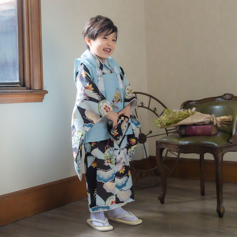 七五三被布 : K121 【三歳男児被布】水色兜×黒鷹と松に七宝 | 七五三