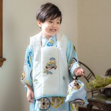 七五三被布 : K122 【三歳男児被布】白兜×水色松に兜と武具 | 七五三