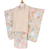 七五三被布 : KAGURA K154 【三歳女児被布】薄ベージュ菊