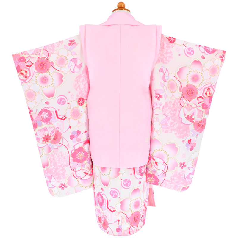七五三被布 : KAGURA K156 【三歳女児被布】薄ピンク菊×オフホワイト桜