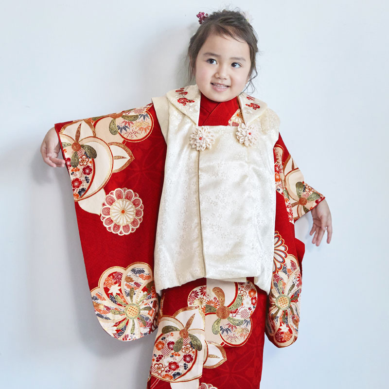 七五三被布 : 紅一点 K172 【三歳女児被布】【正絹】クリーム梅×赤梅