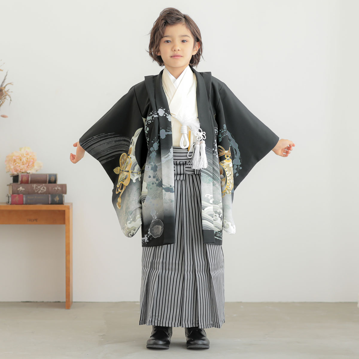 七五三 男児着物 黒 （6歳 7歳 8歳(身長125cm前後)男の子着物