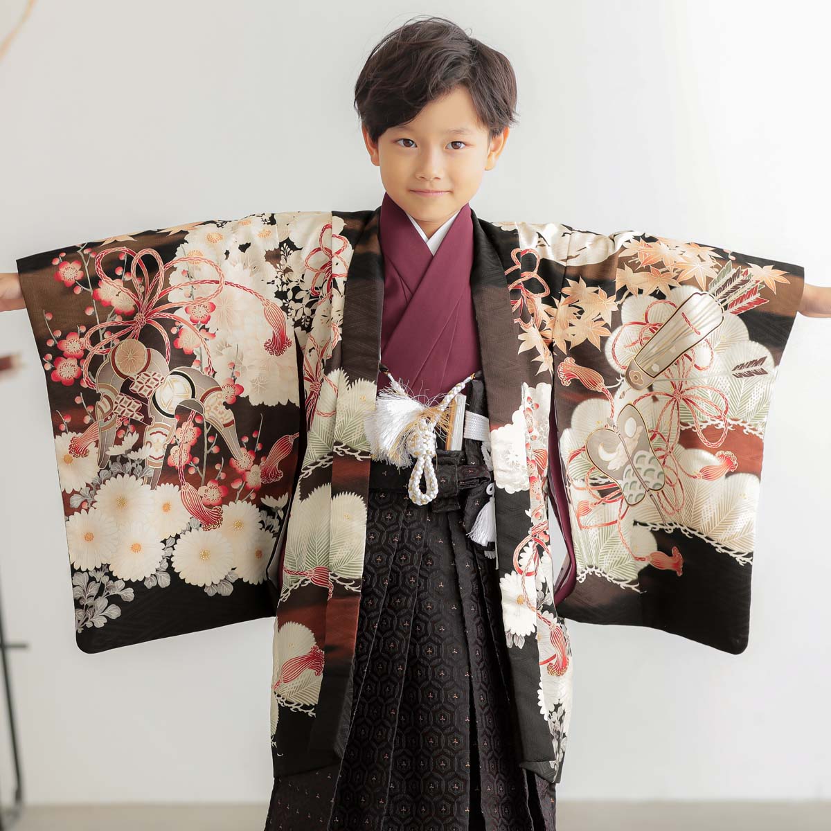 男児袴：BY162 【五歳】黒鷹に剣兜×黒丸亀甲 七五三男児袴レンタル