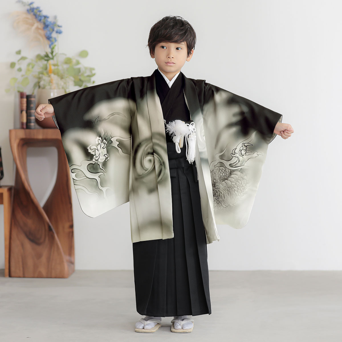 七五三 5才男児 袴セット 黒地に龍　縦縞袴 一式 男児袴：BY178 【五歳】黒 墨絵龍×黒 七五三男児袴レンタルセット