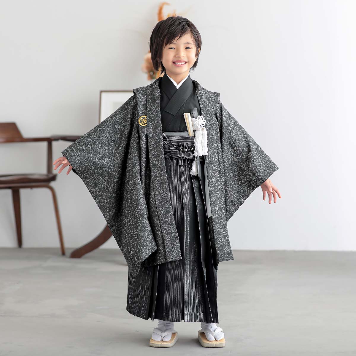 男児袴：BY194 【五歳】黒草花x黒縞 七五三男児袴レンタルセット