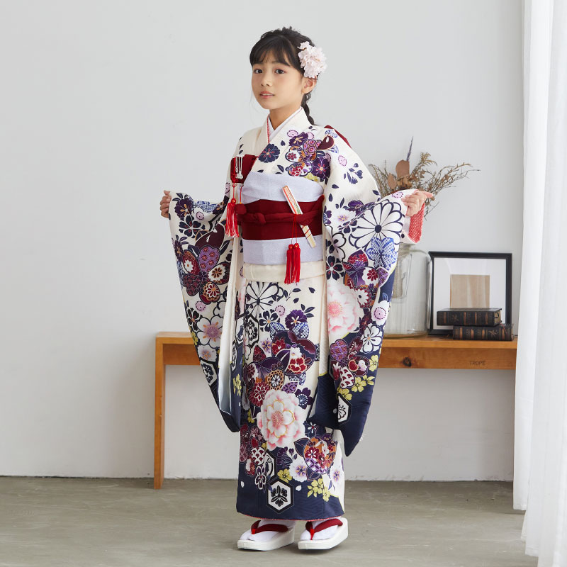 新品☆クリーム色に大きな椿の花模様が素敵な着物に作り帯☆七五三フルセット 七五三七歳四つ身：N093 式部浪漫 クリーム×紺 雪輪取りに花々