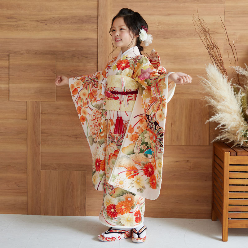 七五三七歳四つ身：N112 華徒然 クリーム 花薬玉 | 七五三着物レンタル