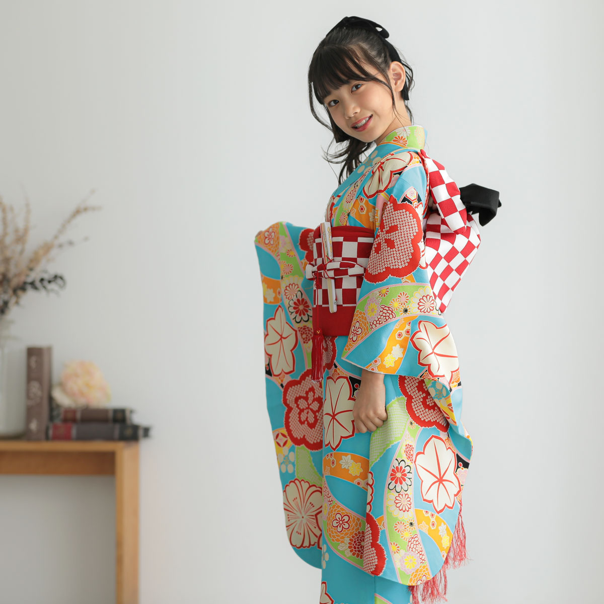 【新品正絹四ツ身着物】 七五三七歳四つ身：N128 紅一点 【正絹】水色 紅梅に花々