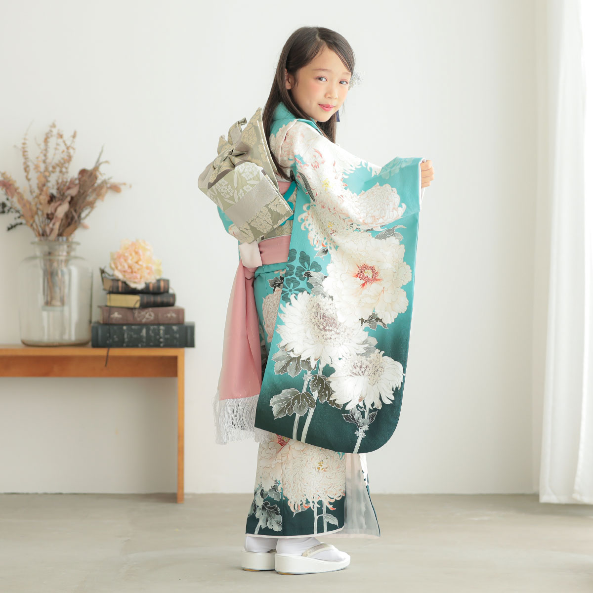 七五三七歳四つ身：N131 芸艸堂 ターコイズ 菊牡丹白 | 七五三