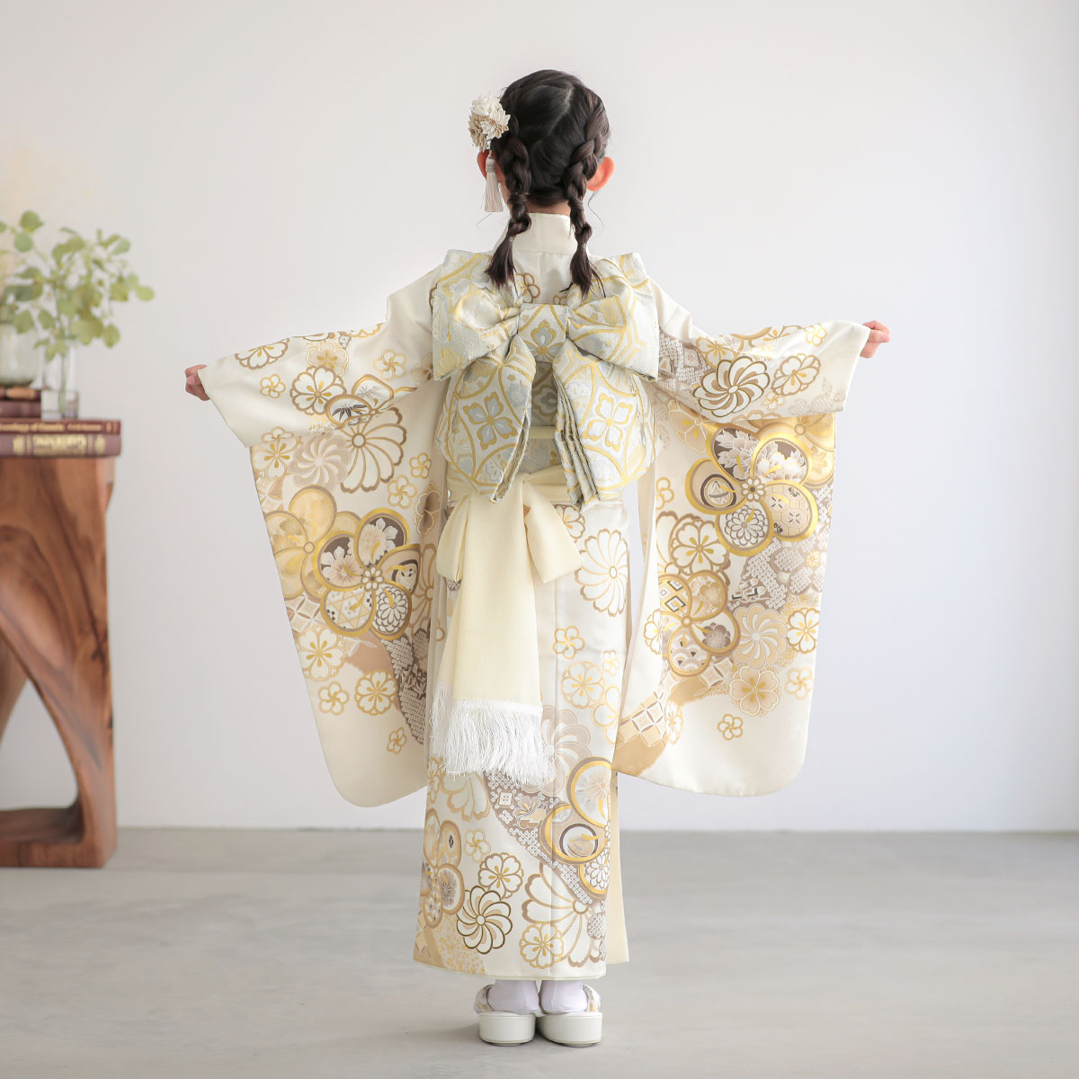 七五三七歳四つ身：N164 オフホワイト ねじれ梅 | 七五三着物