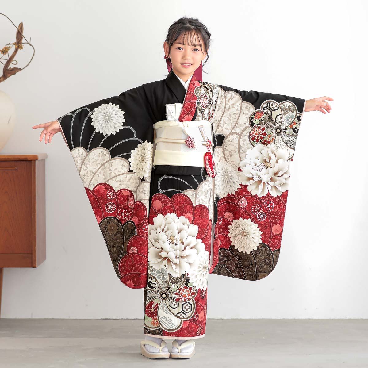 七五三七歳四つ身：N208 ジャパンスタイル 黒 梅に菊牡丹 | 七五三着物