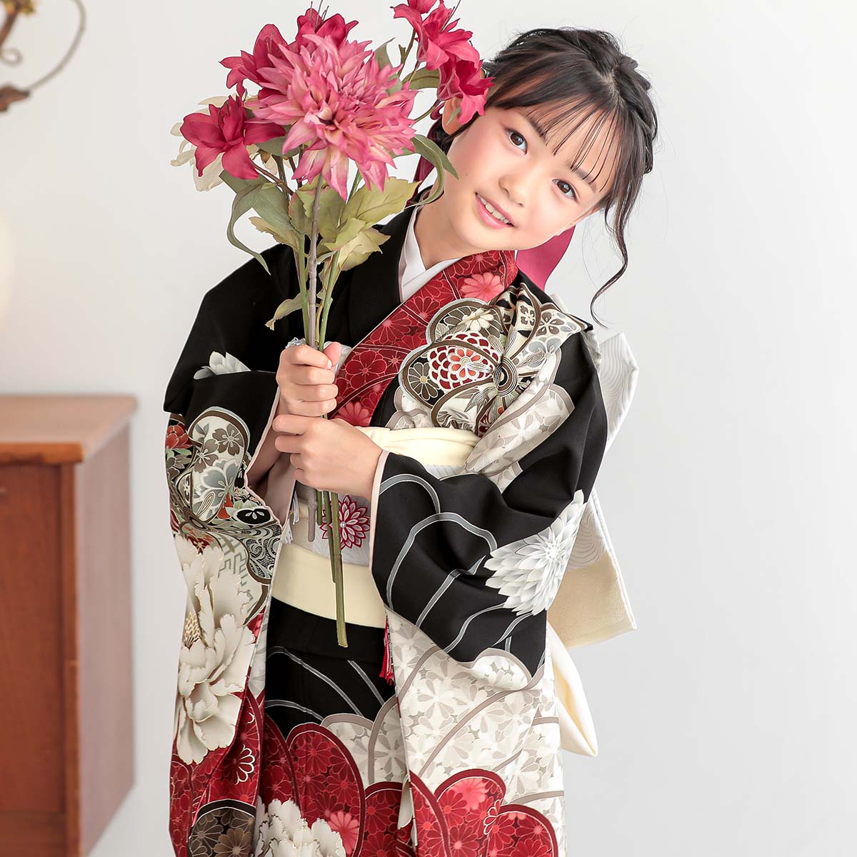 七五三七歳四つ身：N208 ジャパンスタイル 黒 梅に菊牡丹 | 七五三着物