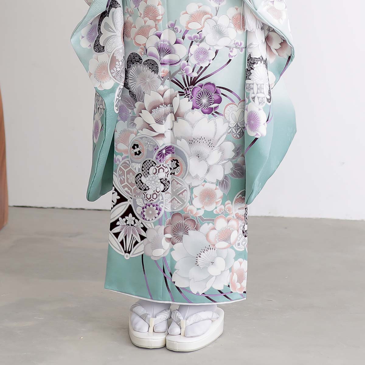 七五三　7歳着物　美品　花柄　四つ身 七五三七歳四つ身：N128 紅一点 【正絹】水色 紅梅に花々