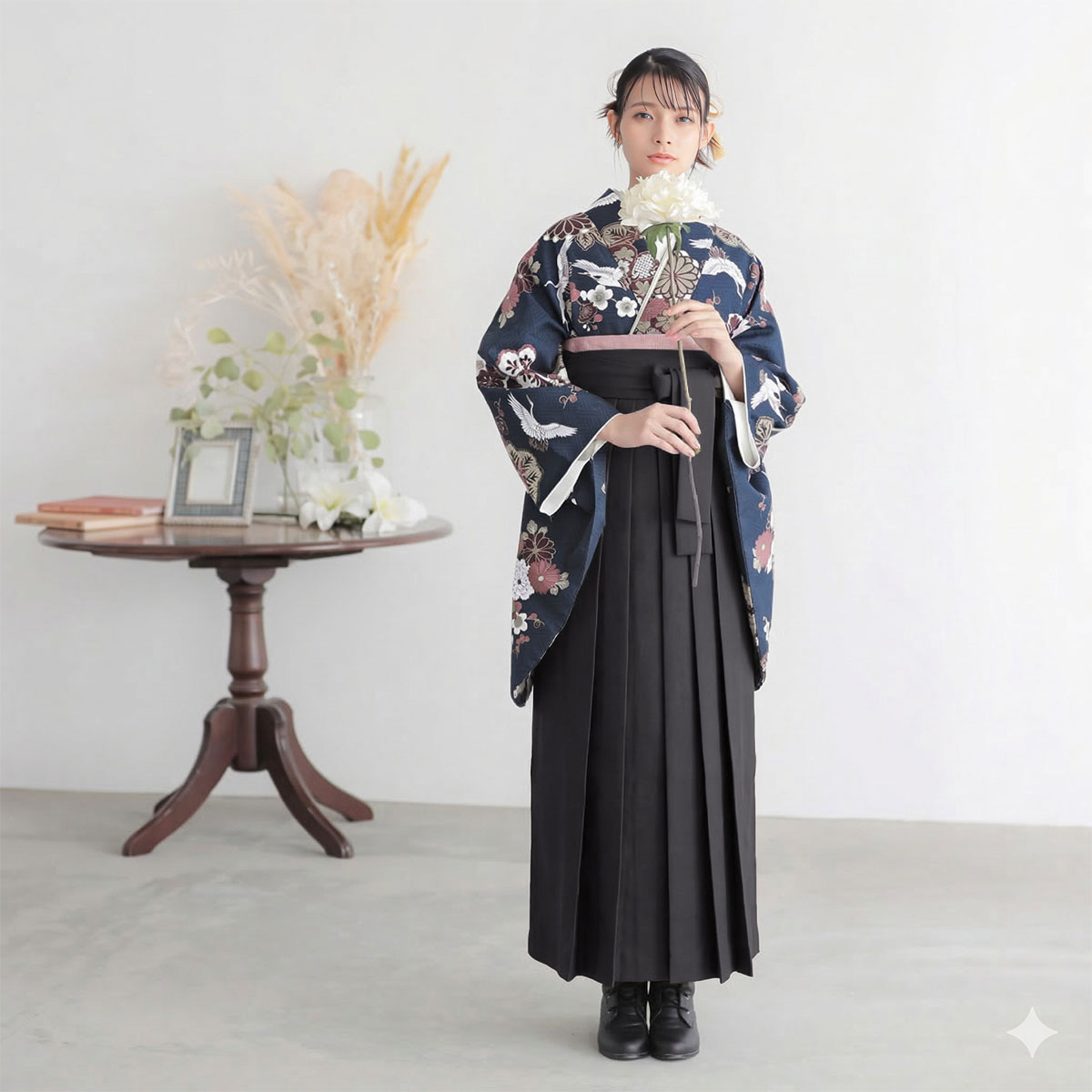 二尺袖袴：G1028 紺色 鶴と花紋に紗綾形│ 袴レンタル │ 京都着物