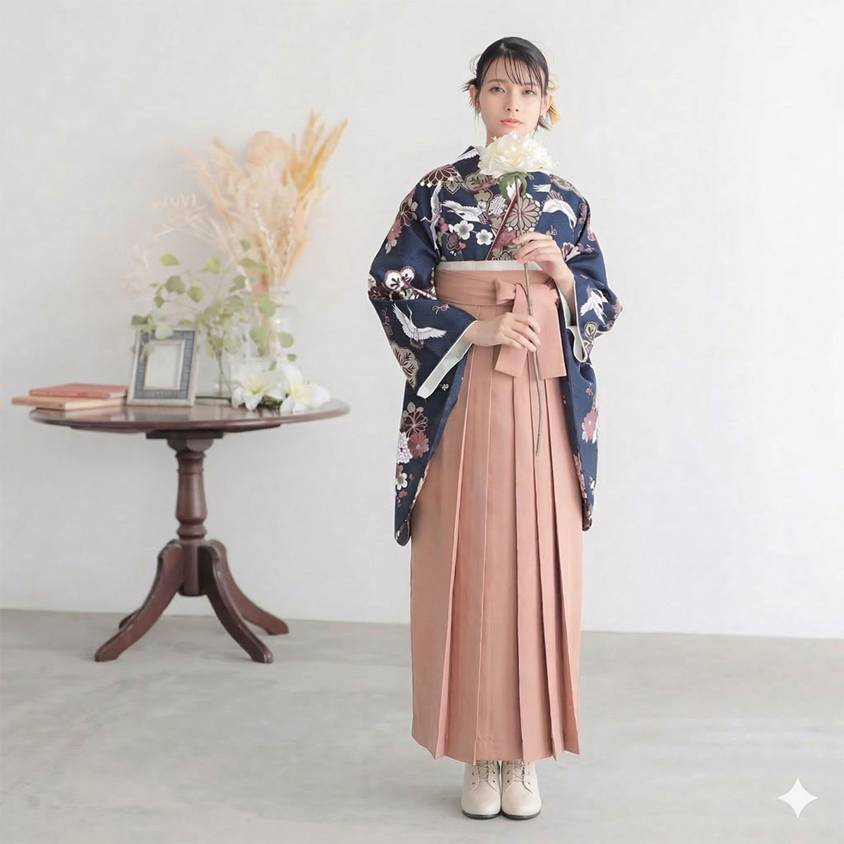 二尺袖袴：G1028 紺色 鶴と花紋に紗綾形│ 袴レンタル │ 京都着物