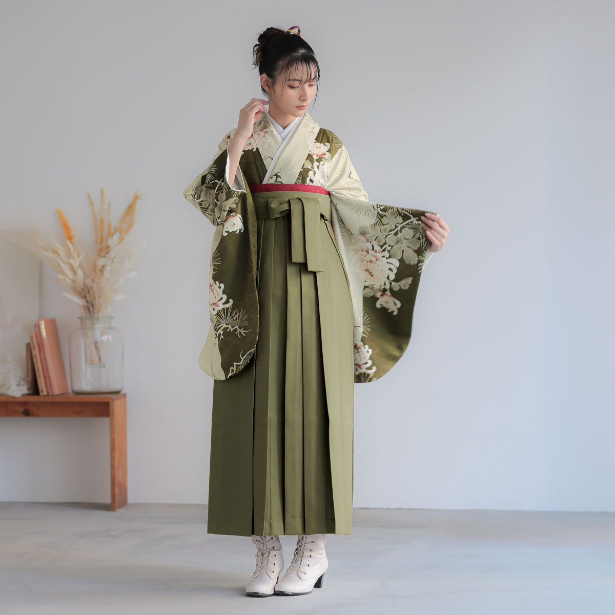 二尺袖袴：そしてゆめG1015 薄黄緑×抹茶 菊に松│ 袴レンタル │ 京都