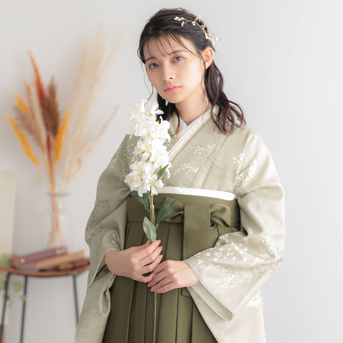 二尺袖袴:G1026 灰黄緑 かすみ草に青海波│ 袴レンタル │ 京都 二尺袖袴:G1026 灰黄緑 かすみ草に青海波│ 袴レンタル │ 京都