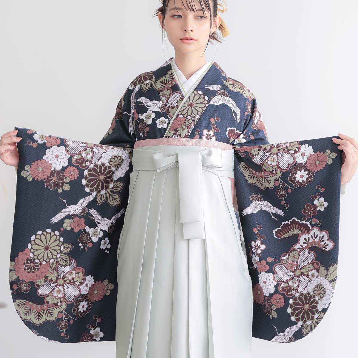 二尺袖袴：G1028 紺色 鶴と花紋に紗綾形│ 袴レンタル │ 京都着物