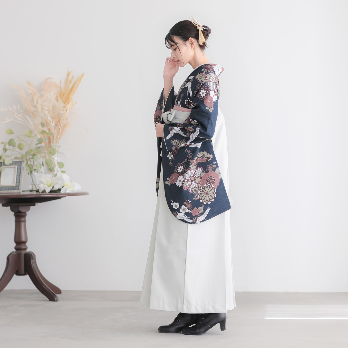 二尺袖袴：G1028 紺色 鶴と花紋に紗綾形│ 袴レンタル │ 京都着物