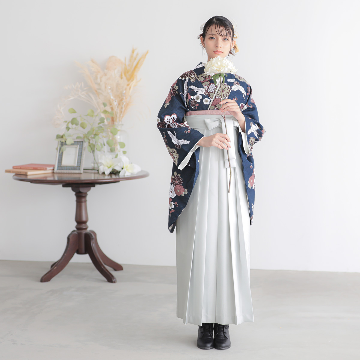 二尺袖袴：G1028 紺色 鶴と花紋に紗綾形│ 袴レンタル │ 京都着物