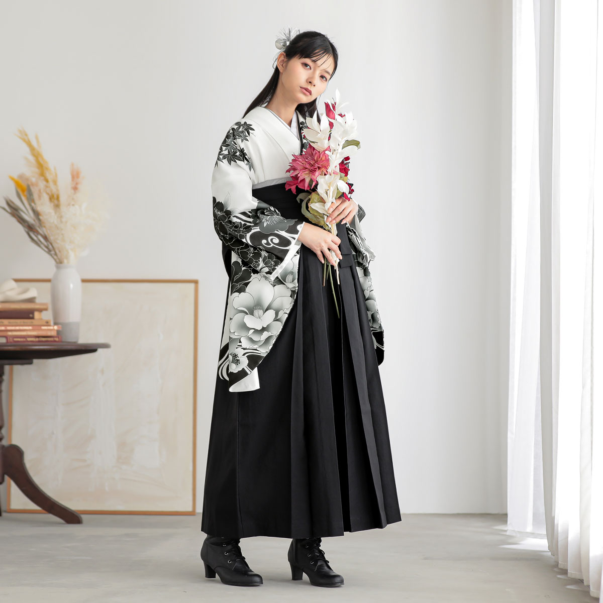 二尺袖袴：G1038 白x黒 桜楓に椿│ 袴レンタル │ 京都着物レンタル夢館